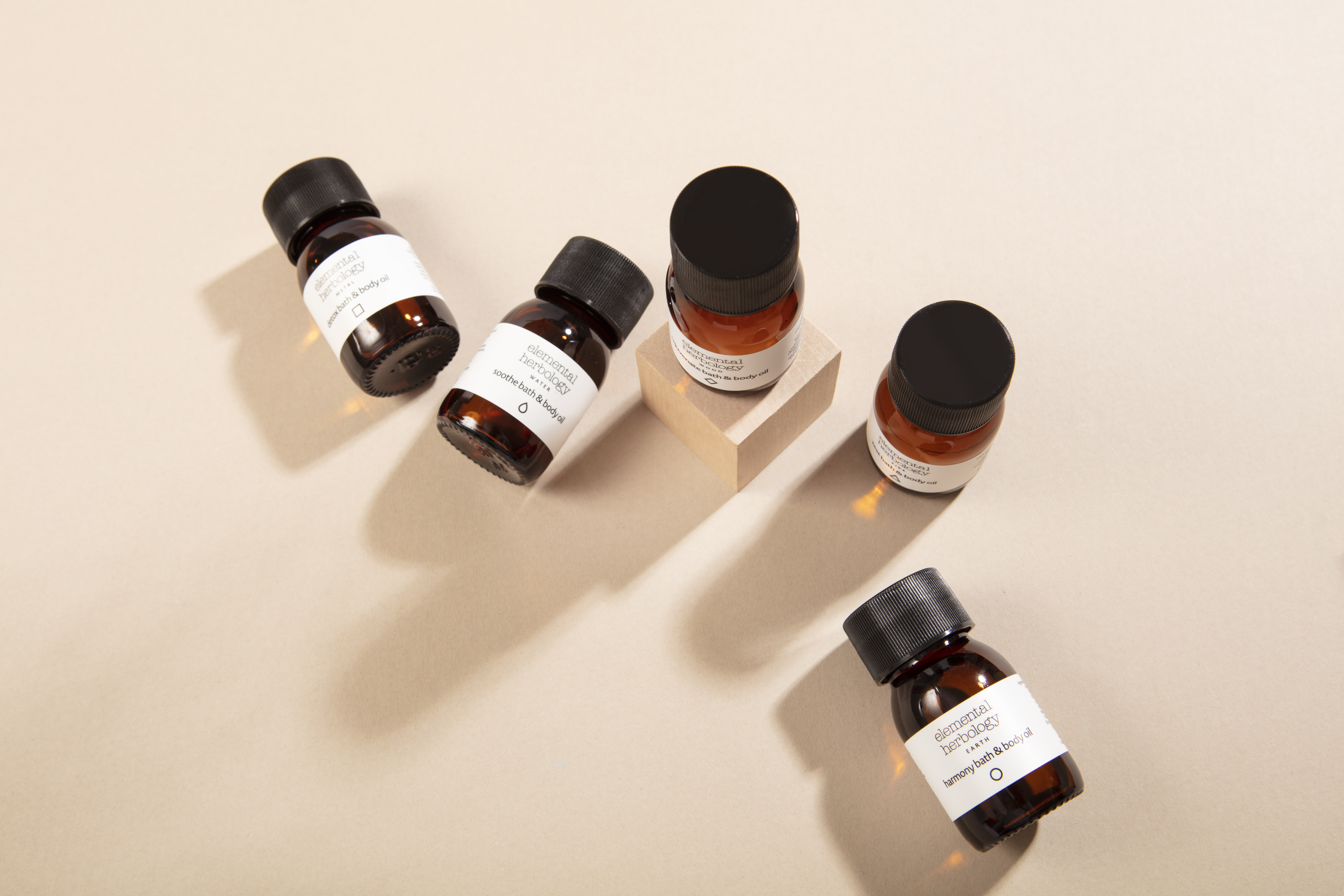 Elemental oil experience - 5 luxe lichaamsoliën